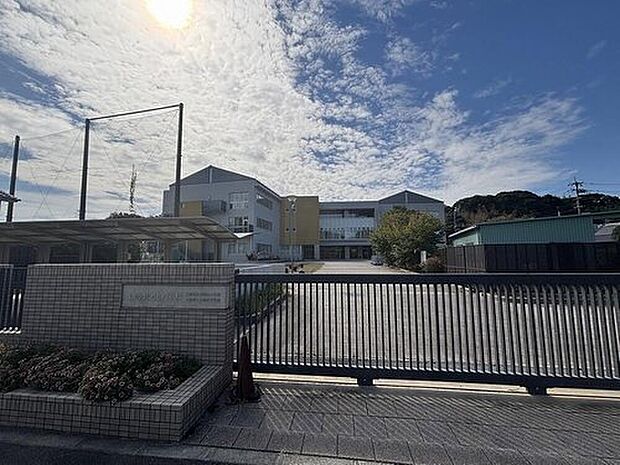 生駒市立上中学校（約2,400m）