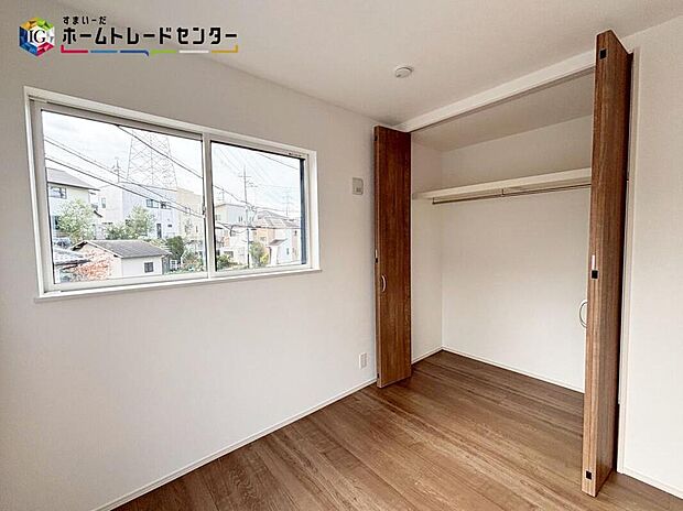 【収納】全居室に収納を完備しておりますので、居室の全空間を有効活用出来ます。自分好みのお部屋で、ゆったりお寛ぎ頂けます。