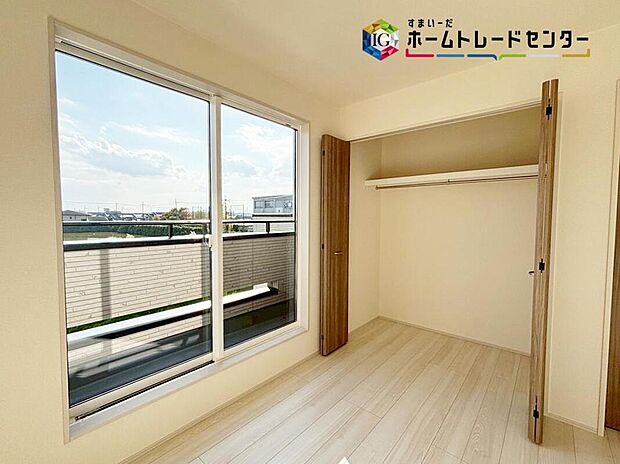 【収納】全居室に収納を完備しておりますので、いつでもお部屋をすっきりとお使い頂けそうです。自分好みのインテリアやレイアウトを考えるのも楽しみです。