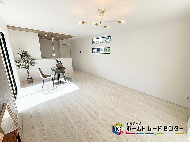 【【リビング】】広々としたLDKに、自分好みのインテリアでレイアウト♪季節ごとに模様替えなども、楽しみの一つとなりそうです♪