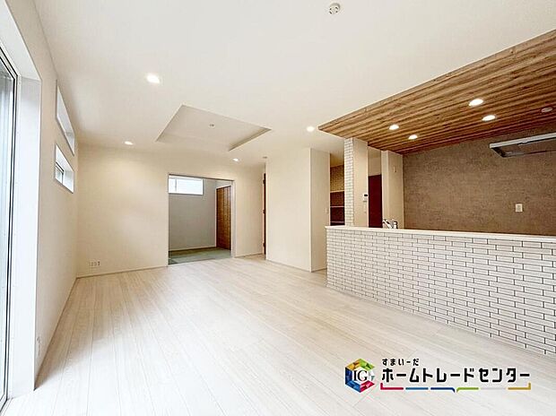 【リビング】広々としたLDKに、自分好みのインテリアでレイアウト♪季節ごとに模様替えなども、楽しみの一つとなりそうです♪