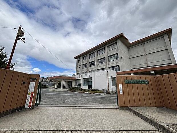 奈良市立富雄南中学校（約780m）