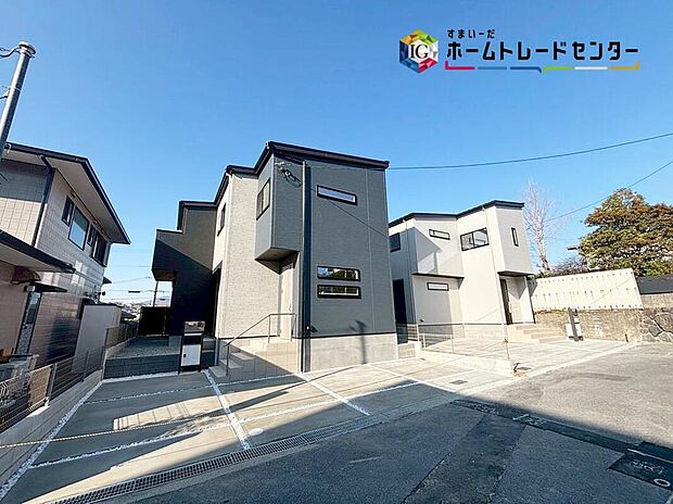 【【現地外観写真】※2号棟】一戸建ての大きなメリットは、「自分の土地」を自由に使えること♪好きなペットが飼えるほか、ガーデニングやＤＩＹ、車やバイクの手入れなど様々な趣味を楽しめます♪