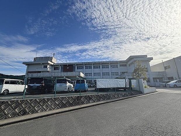 生駒市立壱分小学校（約1,630m）