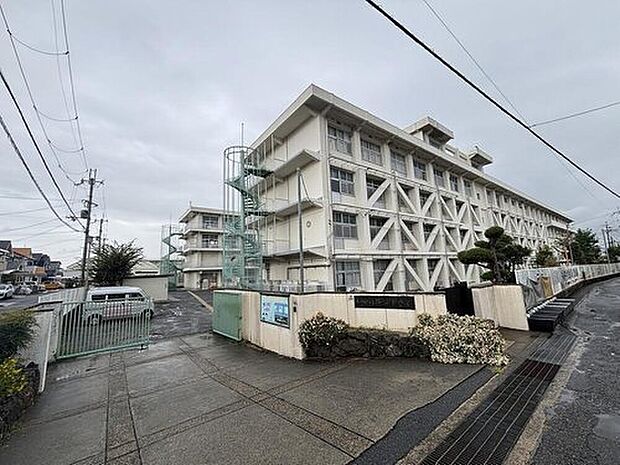 大和高田市立片塩中学校（約1,730m）