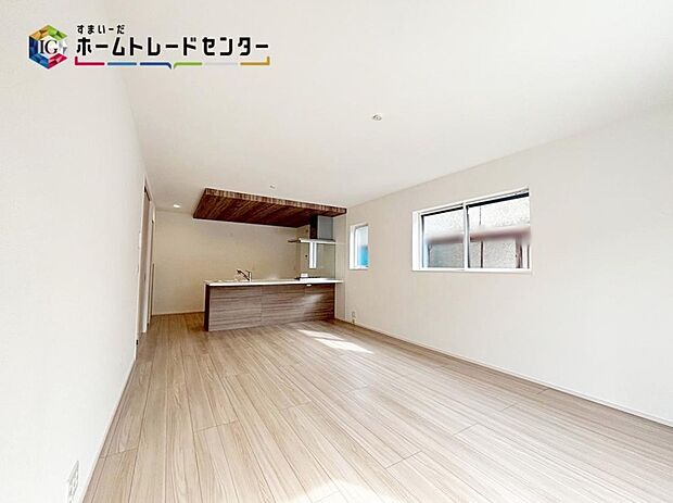 【リビング】広々としたLDKに、自分好みのインテリアでレイアウト♪季節ごとに模様替えなども、楽しみの一つとなりそうです。