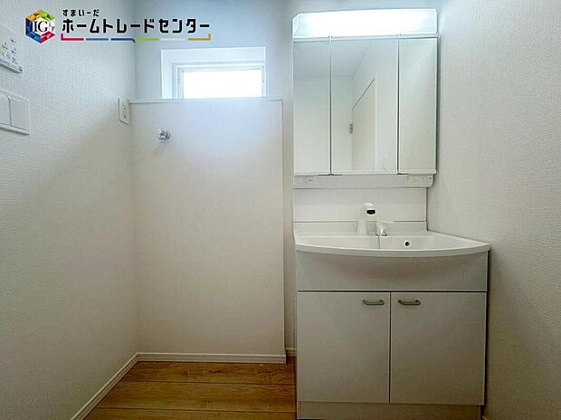 【【洗面所】】明るく清潔感溢れるサニタリースペース♪毎日使う場所だからこそ、快適な空間となっております。