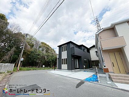 【前面道路含む現地外観写真】