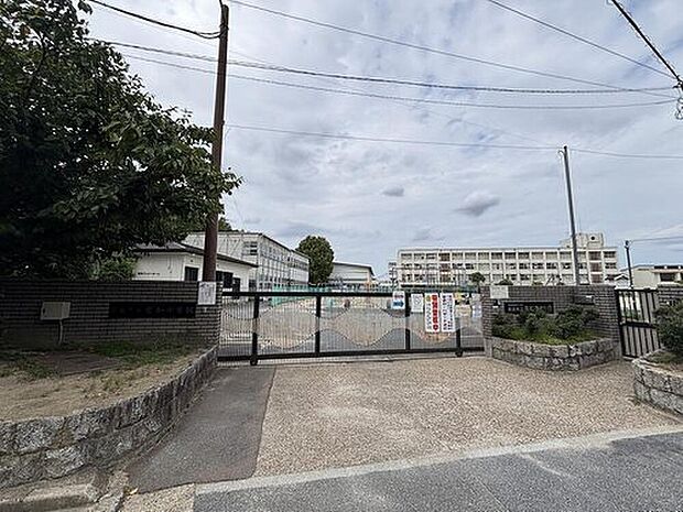奈良市立青和小学校(約620m)