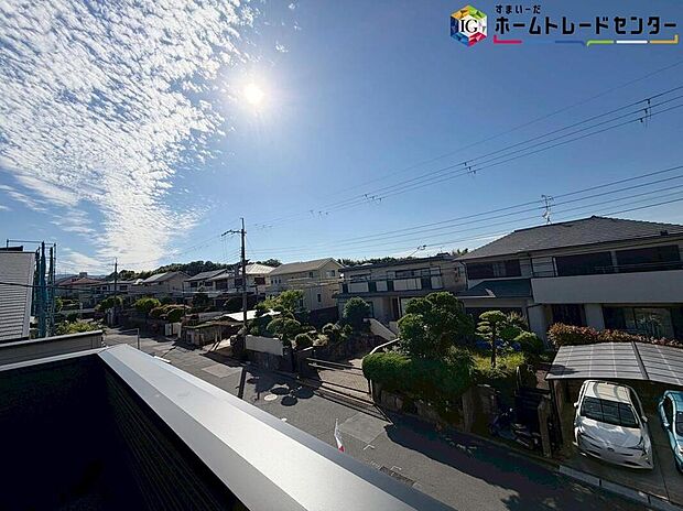 【住戸からの眺望写真】周辺は閑静な住宅地となっております。風通しも良く穏やかな時間をお過ごしいただけます。