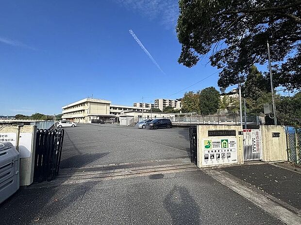 生駒市立生駒南第二小学校（約1,500m）