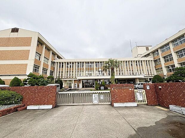 大和高田市立高田西中学校（約500m）