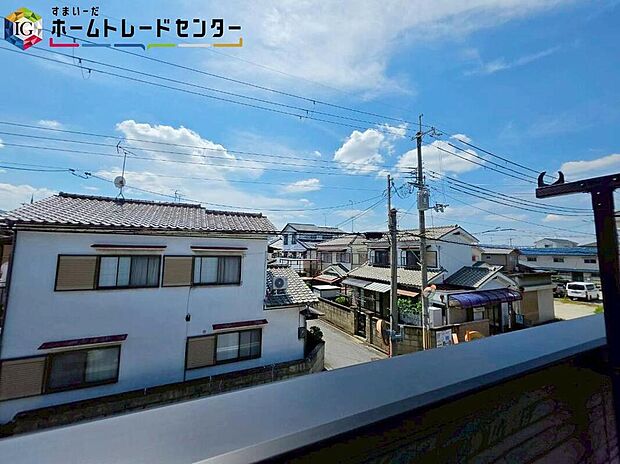 【【住戸からの眺望】】周辺は閑静な住宅地となっております。風通しも良く穏やかな時間をお過ごしいただけます。