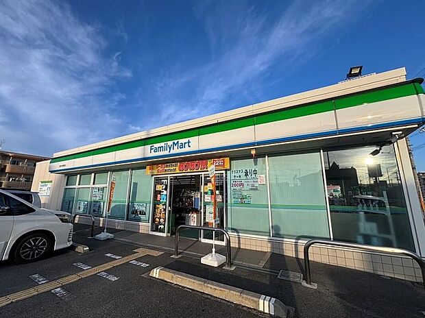 ファミリーマート近鉄九条駅前店(約910m)