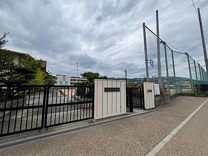 平群町立平群小学校 600m(徒歩8分)