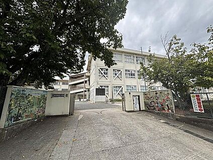 奈良市立あやめ池小学校 1500m (徒歩19分)
