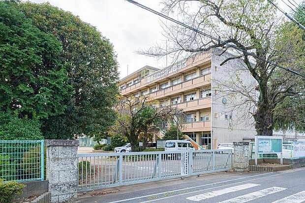 上尾市立上平中学校（約2,490m）