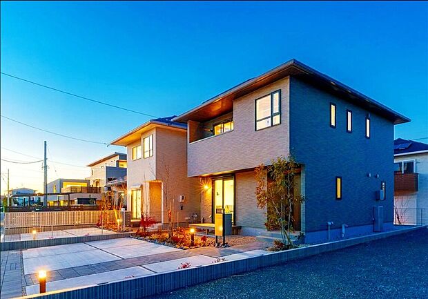 【外観】分譲地の夕方風景です。