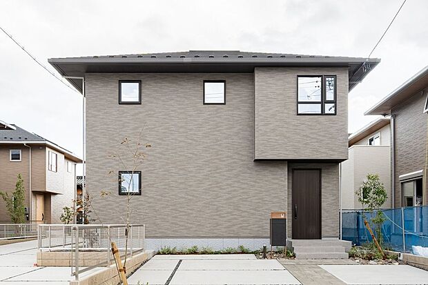 【外観】■E号地外観シンプルながら洗練された印象の外観が特徴のE号地です。LDKからは直接テラスへ出られ、室内と屋外がゆるやかにつながる、開放感と心地よさを感じられる空間です。