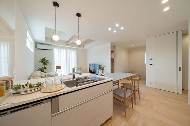 【室内】◆G号地キッチンLDK横には約2帖の畳コーナーがございます。お子様を遊ばせたり、お子様と一緒にお昼寝をしたり、様々な使い方が可能です。