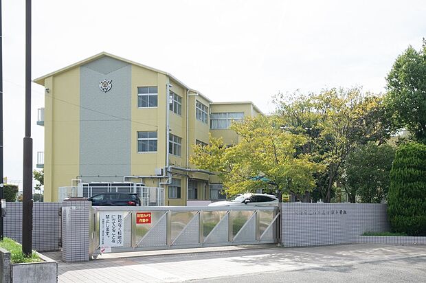 岡崎市立六ツ美西部小学校（約360m）