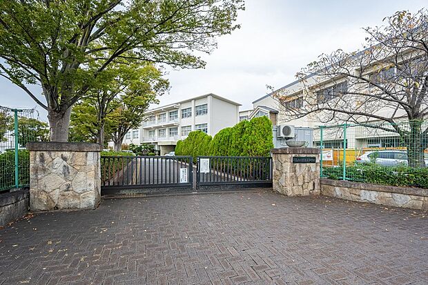 依佐美中学校（約2,210m）