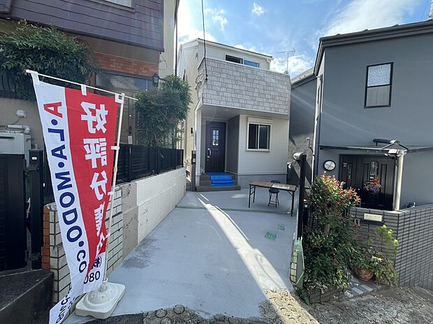 モダンな外観
建物面積 72.01m2 3LDK
固定階段ロフト 約7.5帖
木造 2階建て 在来工法