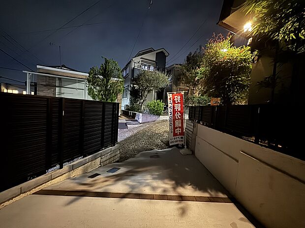 【【外観写真】】モダンな外観
建物面積 72.01m2 3LDK
固定階段ロフト 約7.5帖
木造 2階建て 在来工法