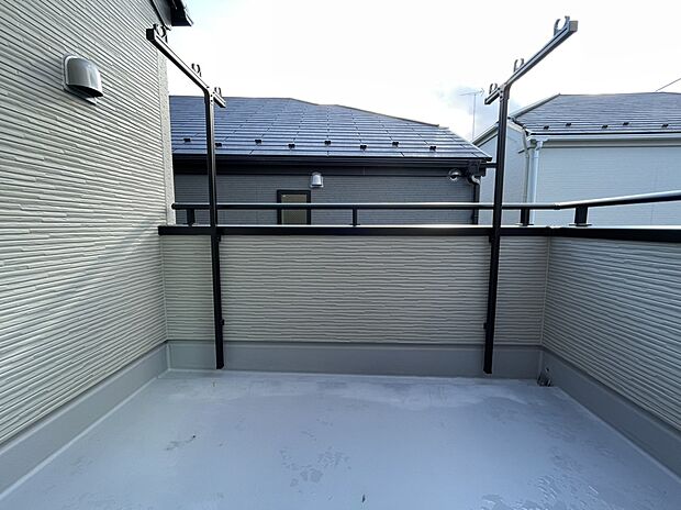 【【バルコニー/1号棟】】・大型バルコニー(南向き)
・解放感ある明るい空間♪