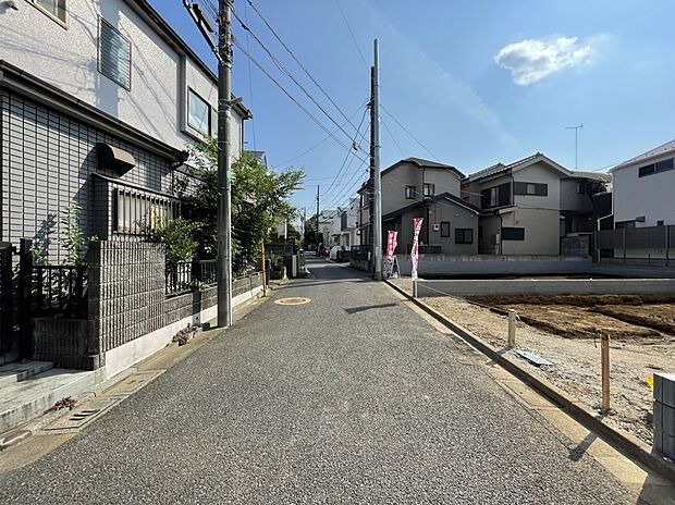 【【前面道路】】車通りも少なく歩行者も安心してご通行いただける道路です☆
※2025年8月28日撮影