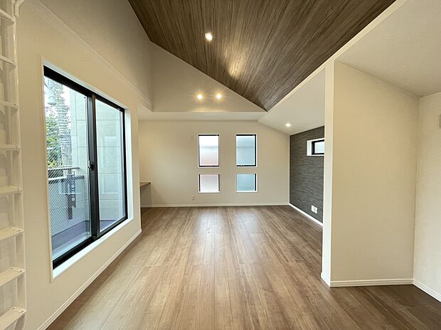 【【LDK/1号棟】 吹抜けを設けた開放感のあるLDK空間です】 吹抜けを設けた開放感のあるLDK空間です。