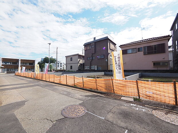現地と前面道路の様子（2026年9月22日撮影）。