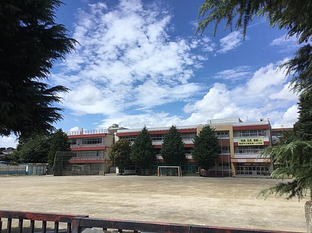 朝霞市立朝霞第一小学校（約640m）