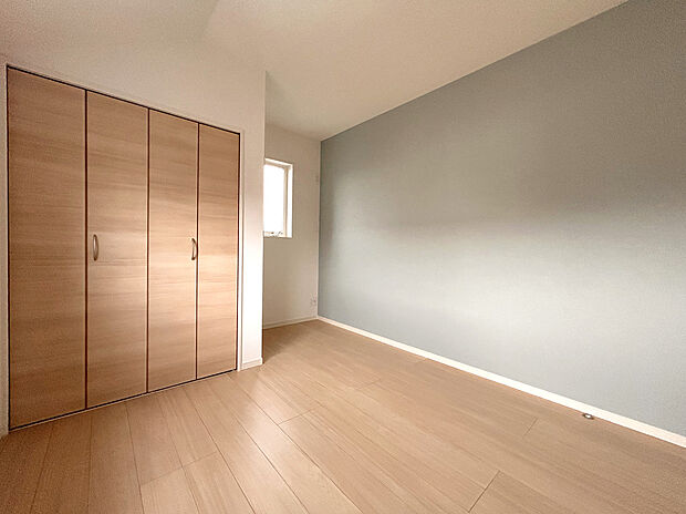 【洋室5.25帖】コンパクトな洋室は集中したい勉強部屋にピッタリです。