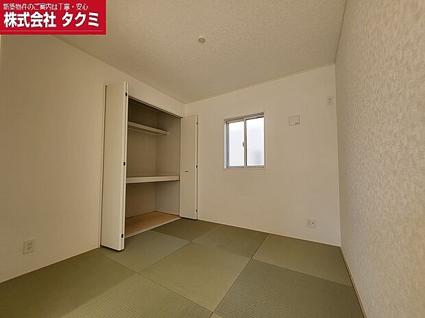 【7号棟和室写真】4.5帖の和室。収納スペースもあり。お子様を寝かせるスペースとなったり、家族みんなのお休みスペースに最適。