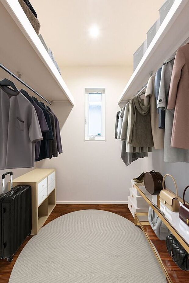 【収納】■B号地ファミリークローク主寝室から繋がるファミリークロークは、一ヶ所でご家族の衣類や荷物を管理でき、シーズンごとの衣替えがスムーズになります。※CG合成にて家具を設置