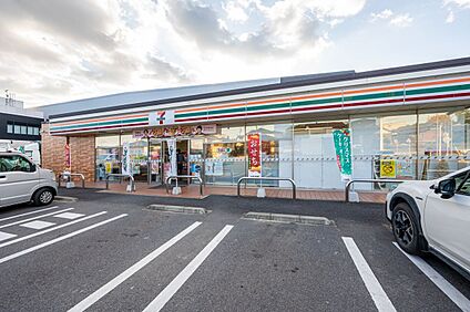 セブンイレブン みよし黒笹店 250m