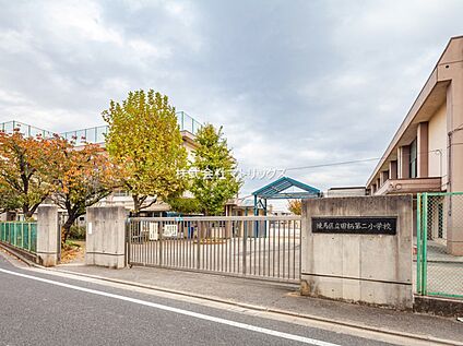 練馬区立田柄第二小学校 593m(徒歩8分)