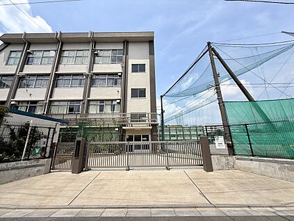 板橋区立上板橋第三中学校 759m(徒歩10分)