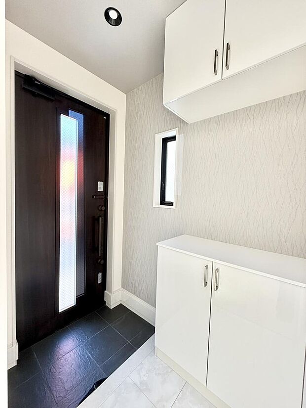 ■ 毎日を気持ちよく迎える、明るく温もりのある玄関