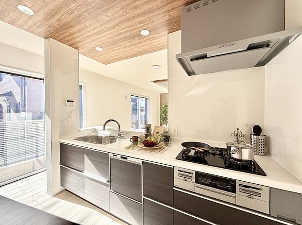 ■シンプルで機能的、毎日使いやすいキッチン