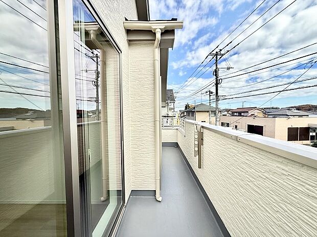 ■ 自然を身近に感じる、開放的なバルコニー