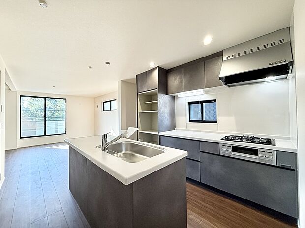 ■シンプルで美しく心地よい時間を生むキッチン空間