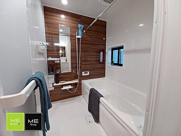 ■落ち着いた色合いの壁面、ゆっくり寛げるバスルーム