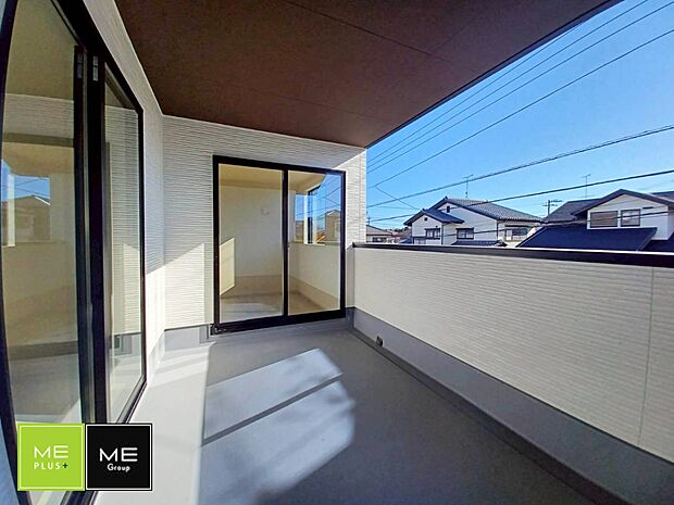 ■ 心地よい風と光を感じる、くつろぎのバルコニー