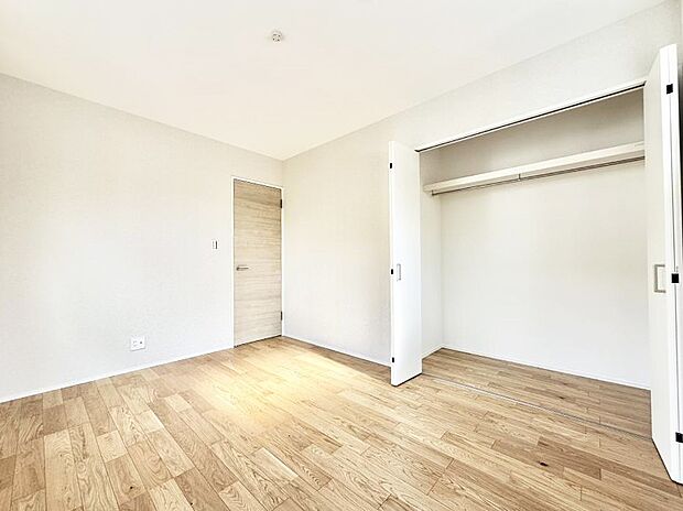 1号棟 ■落ち着いた色合いのお部屋で穏やかな時間を楽しめます