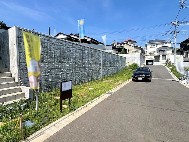 【前面道路含む現地写真】■ ここから始まる、笑顔あふれる毎日