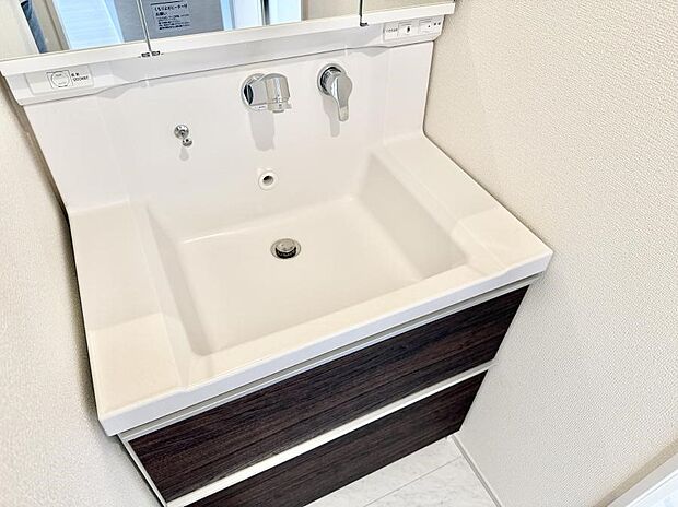 【ハンドシャワー付洗面台】■手洗いや顔を洗う時も快適に使える便利なシャワー