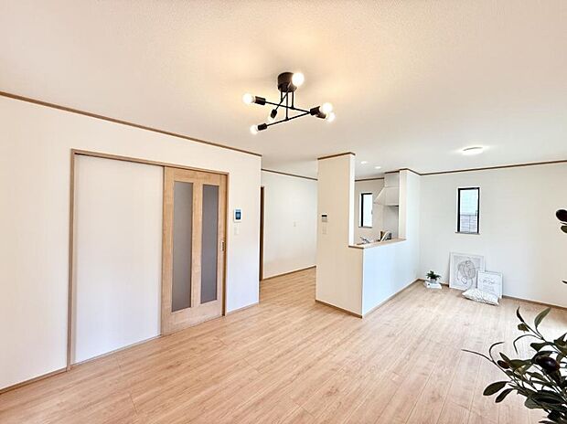 【リビングダイニング】■日常をちょっと特別にする、憩いの空間