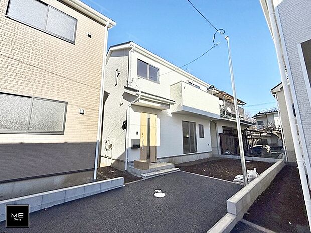 【現地外観写真】■暮らしを彩る充実した設備仕様が備わった住まい